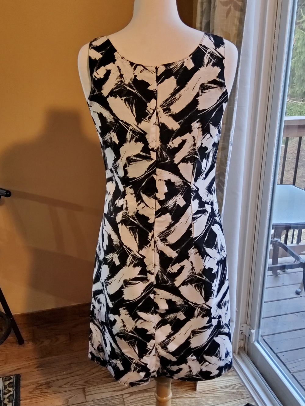 Michael Tyler International Sleeveless Black and White Abstract Print Dress - Picture 5 of 5